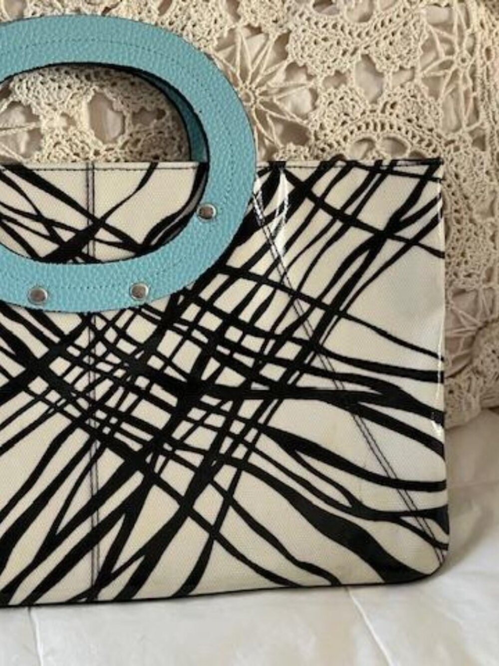 Halo Black & White Modern Design Handbag w/Turquoise Handle & Interior/Vintage